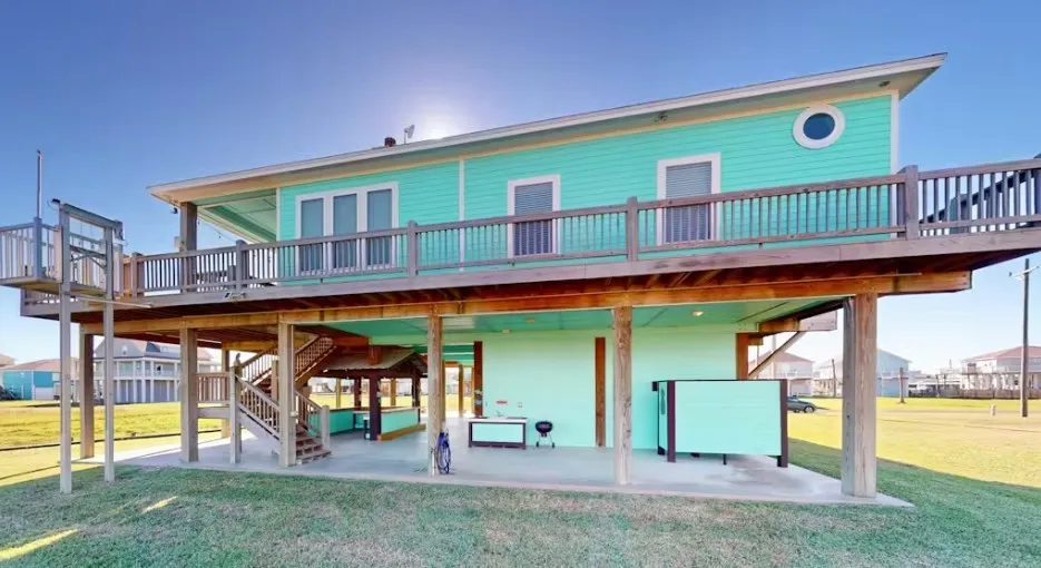 922 Palmridge Drive Port Bolivar, TX 77650