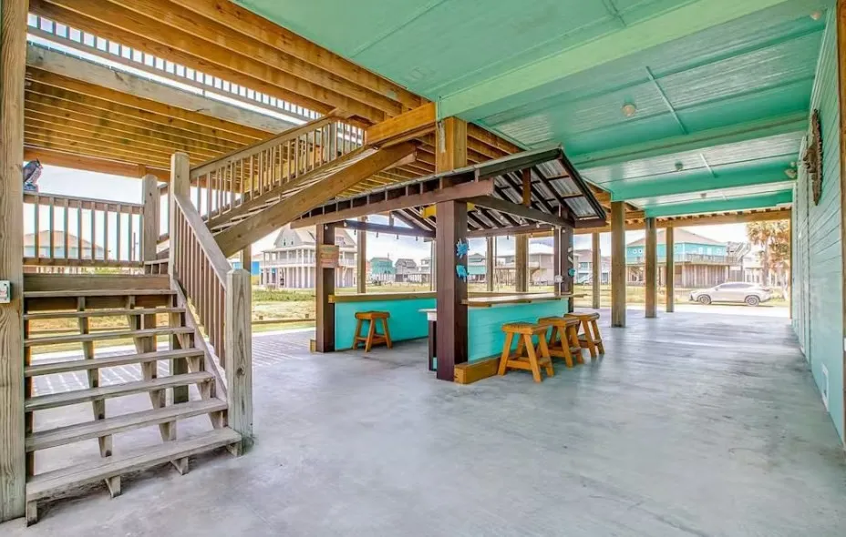 922 Palmridge Drive Port Bolivar, TX 77650