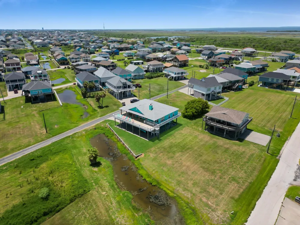 922 Palmridge Drive Port Bolivar, TX 77650