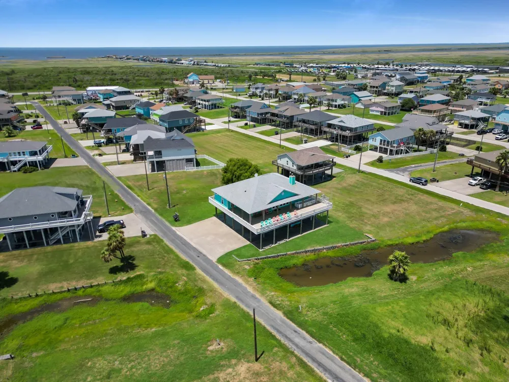 922 Palmridge Drive Port Bolivar, TX 77650