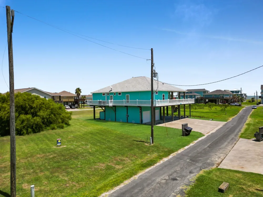 922 Palmridge Drive Port Bolivar, TX 77650