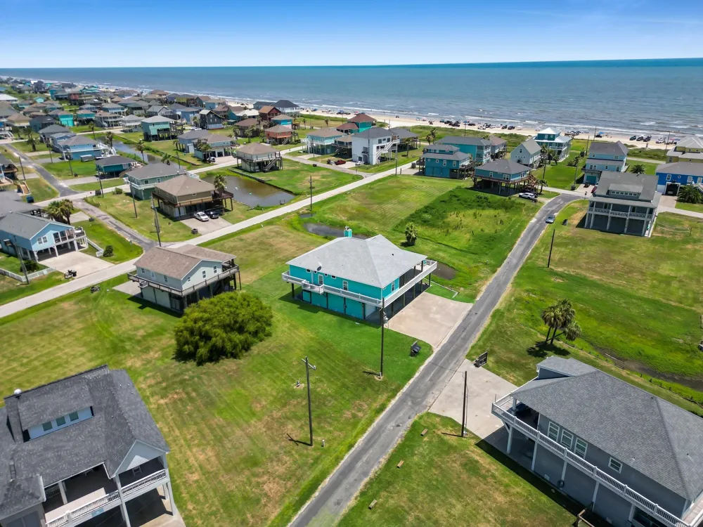 922 Palmridge Drive Port Bolivar, TX 77650