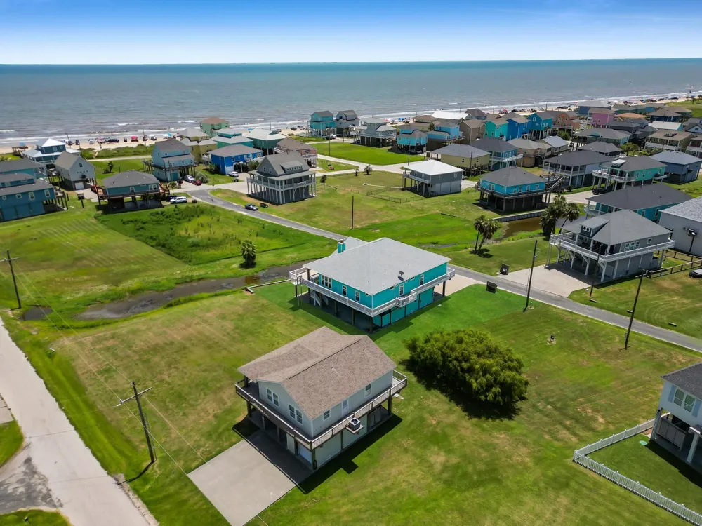 922 Palmridge Drive Port Bolivar, TX 77650