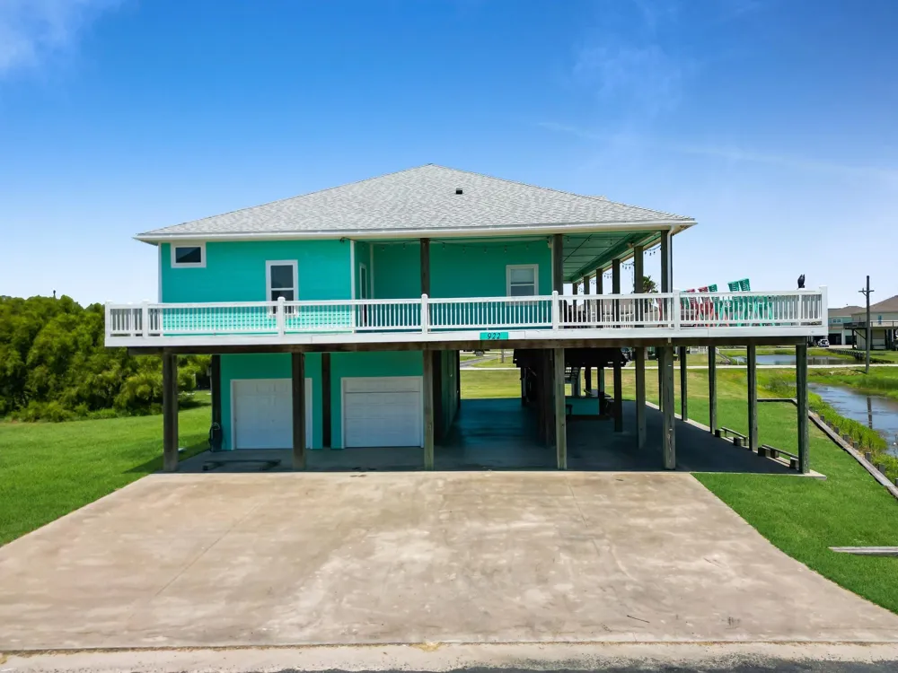 922 Palmridge Drive Port Bolivar, TX 77650