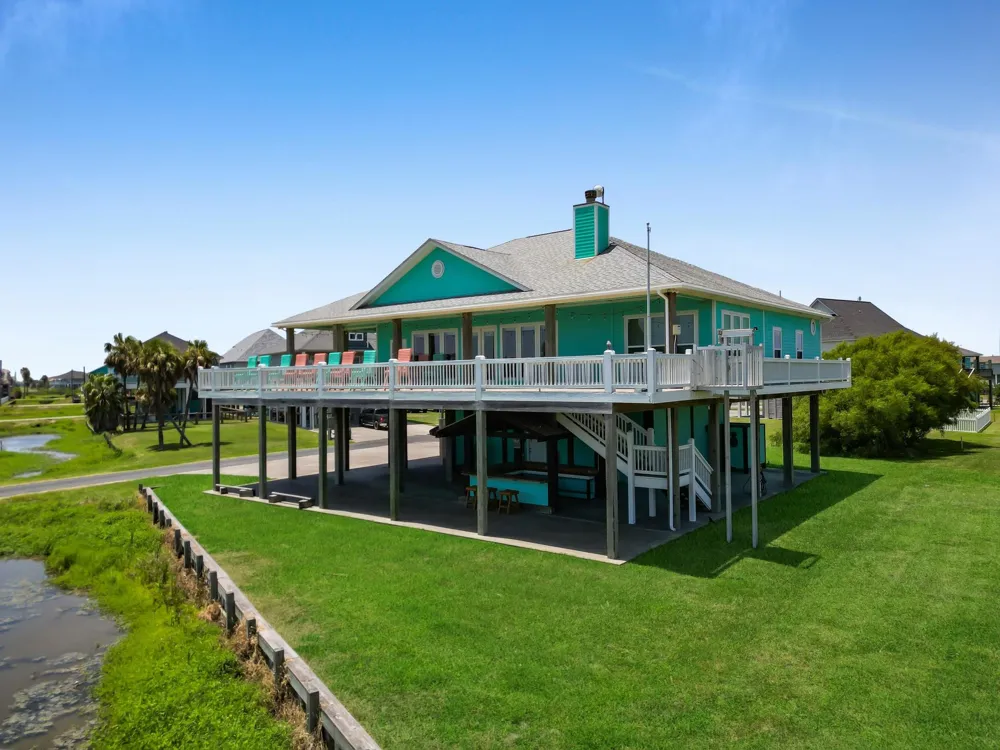 922 Palmridge Drive Port Bolivar, TX 77650