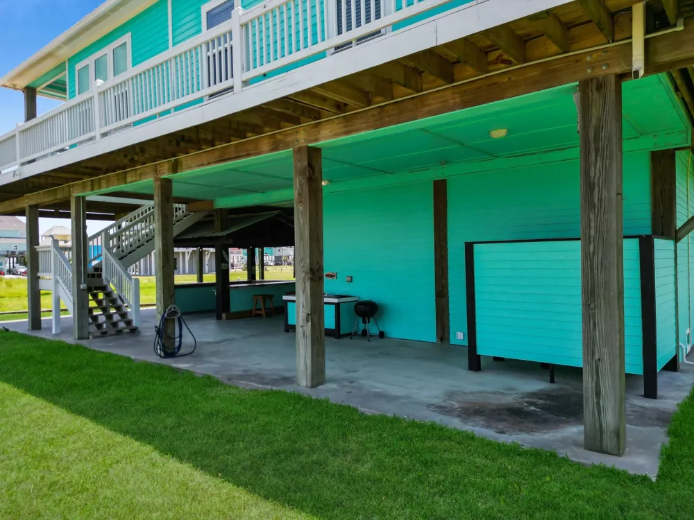 922 Palmridge Drive Port Bolivar, TX 77650