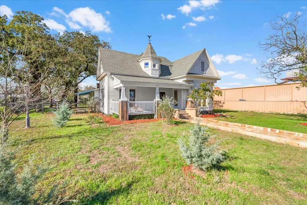 112 S Evans Street Boyd, TX 76023