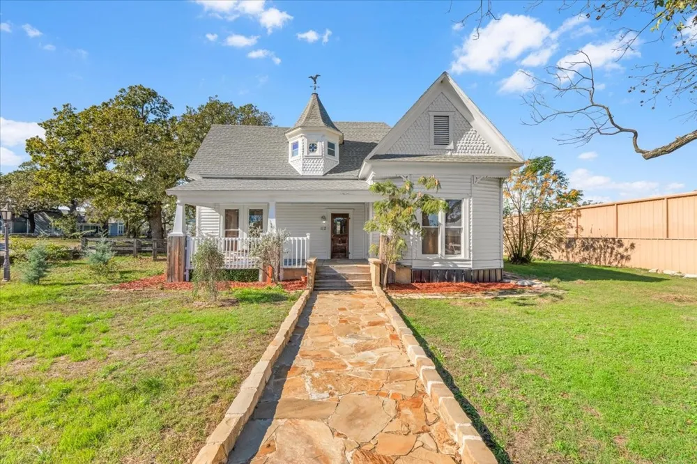 112 S Evans Street Boyd, TX 76023