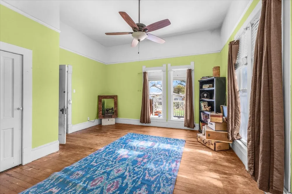 112 S Evans Street Boyd, TX 76023