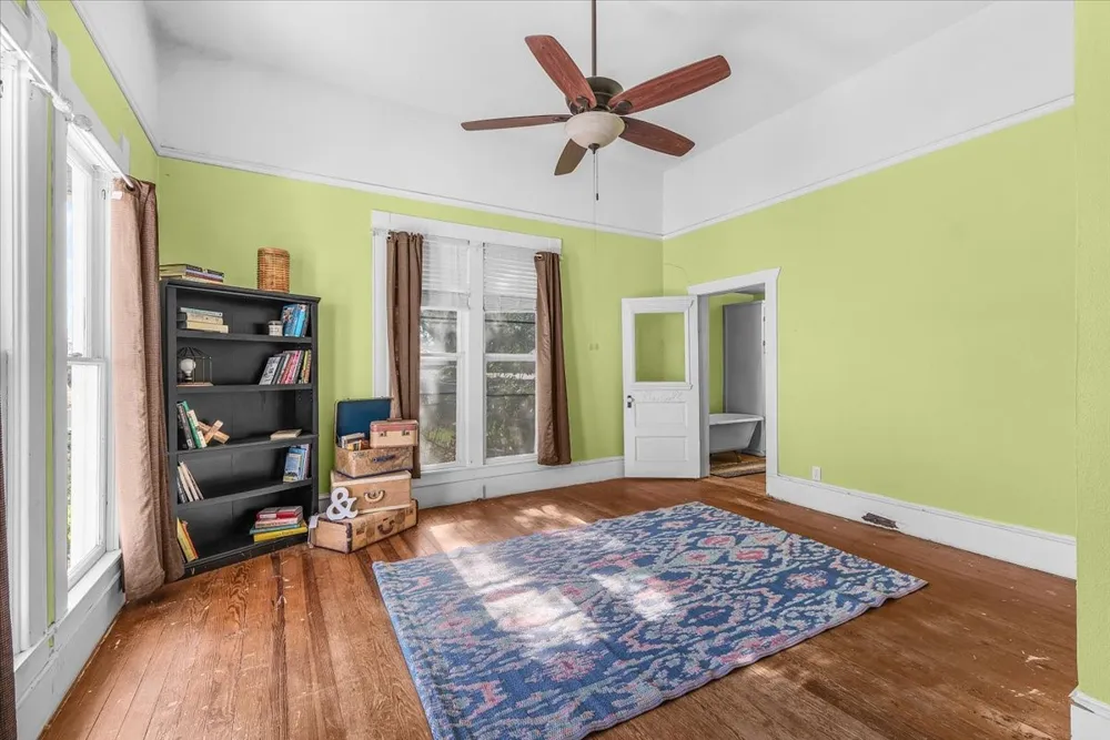 112 S Evans Street Boyd, TX 76023