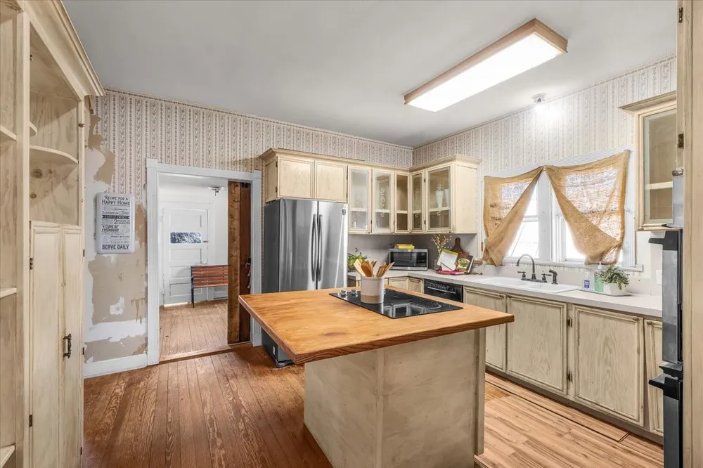 112 S Evans Street Boyd, TX 76023