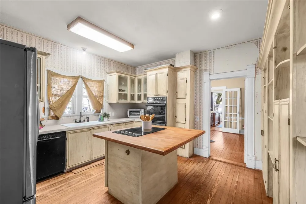 112 S Evans Street Boyd, TX 76023