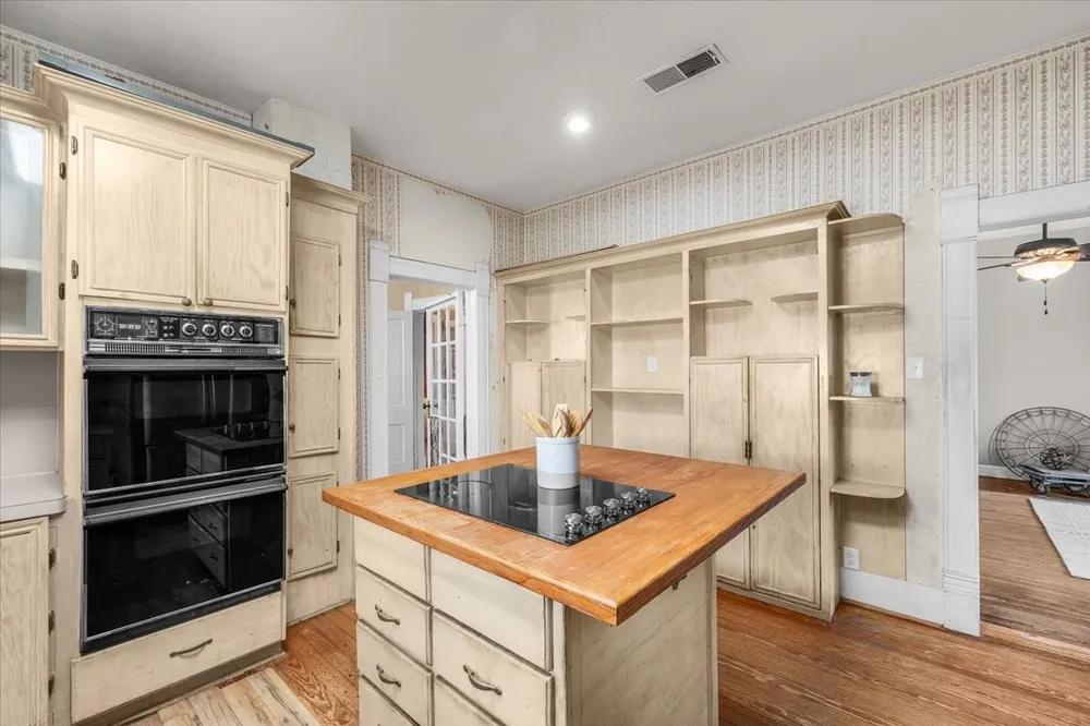 112 S Evans Street Boyd, TX 76023