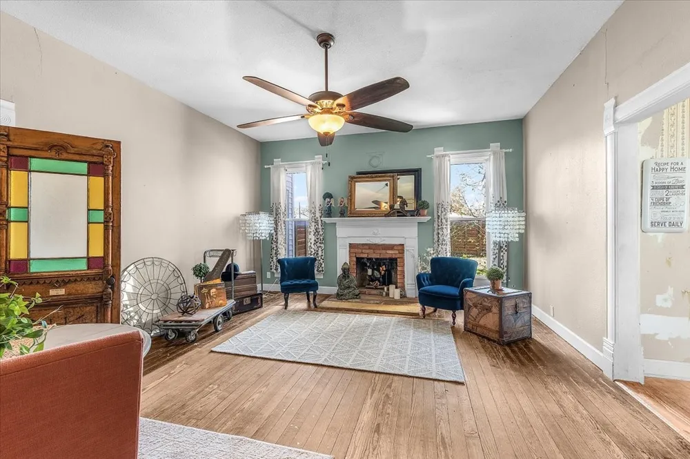 112 S Evans Street Boyd, TX 76023