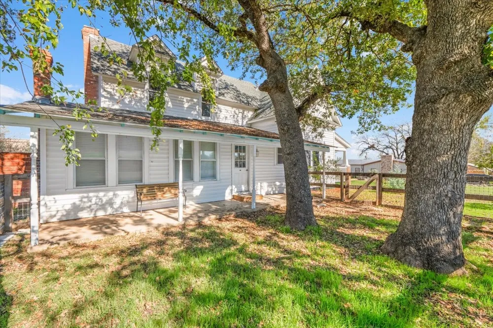 112 S Evans Street Boyd, TX 76023