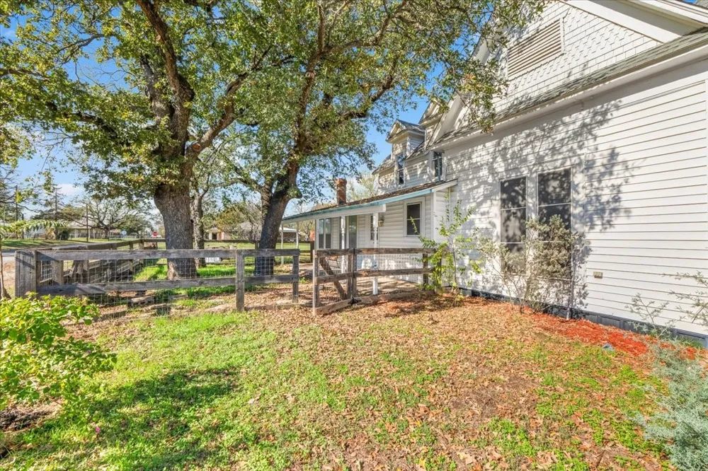 112 S Evans Street Boyd, TX 76023
