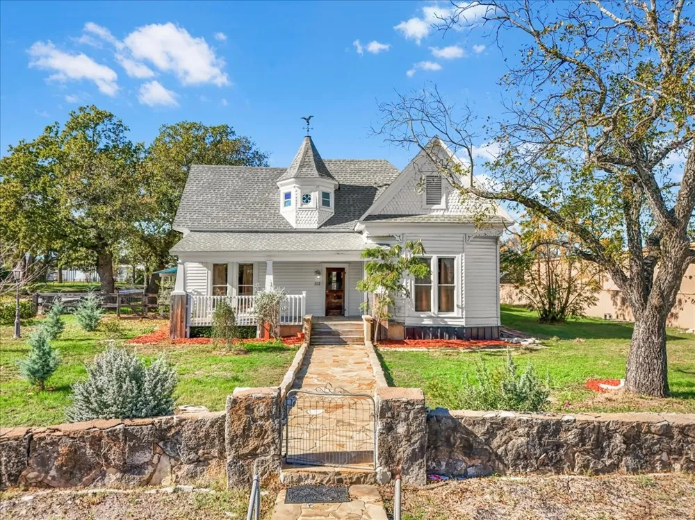 112 S Evans Street Boyd, TX 76023