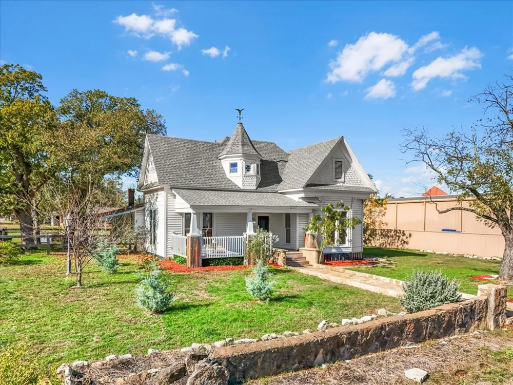 112 S Evans Street Boyd, TX 76023