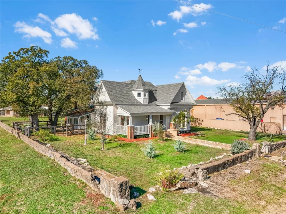 112 S Evans Street Boyd, TX 76023