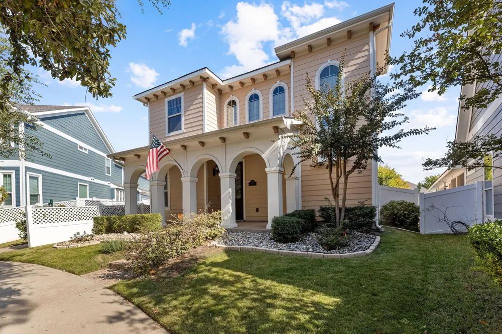1424 Live Oak Lane Savannah, TX 76227