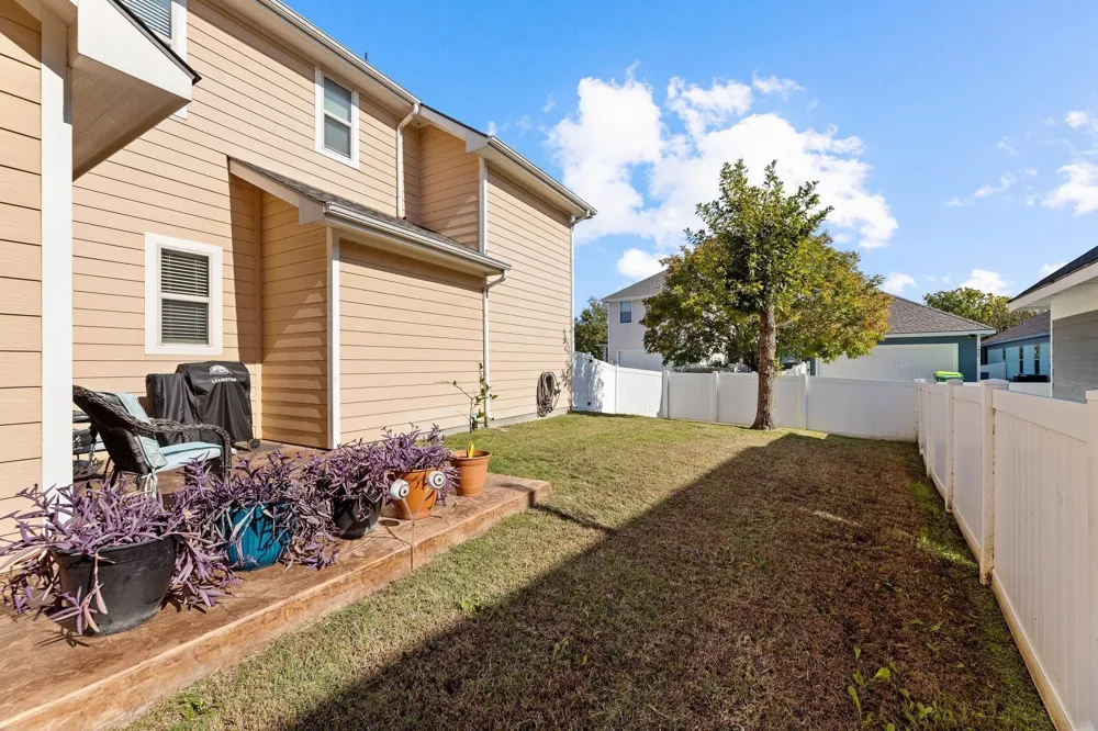 1424 Live Oak Lane Savannah, TX 76227