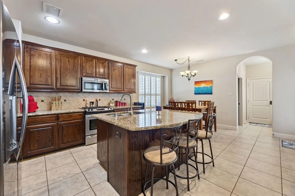 1424 Live Oak Lane Savannah, TX 76227