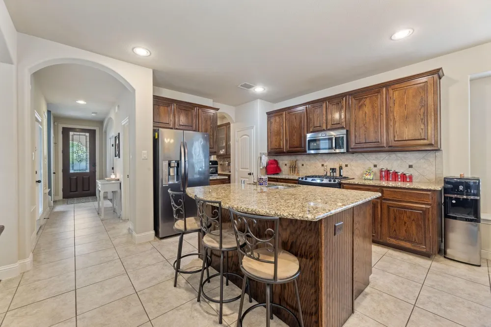 1424 Live Oak Lane Savannah, TX 76227