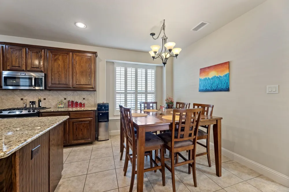 1424 Live Oak Lane Savannah, TX 76227