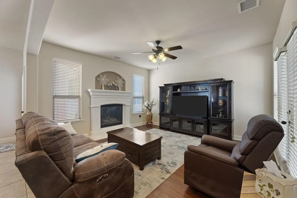 1424 Live Oak Lane Savannah, TX 76227