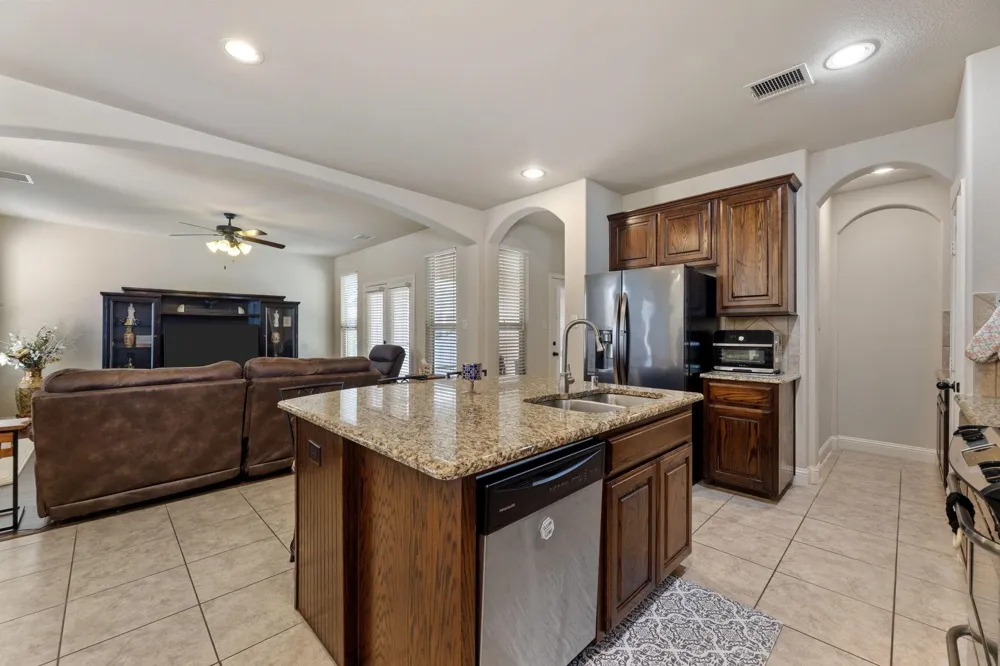 1424 Live Oak Lane Savannah, TX 76227