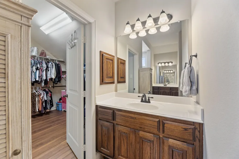 1424 Live Oak Lane Savannah, TX 76227