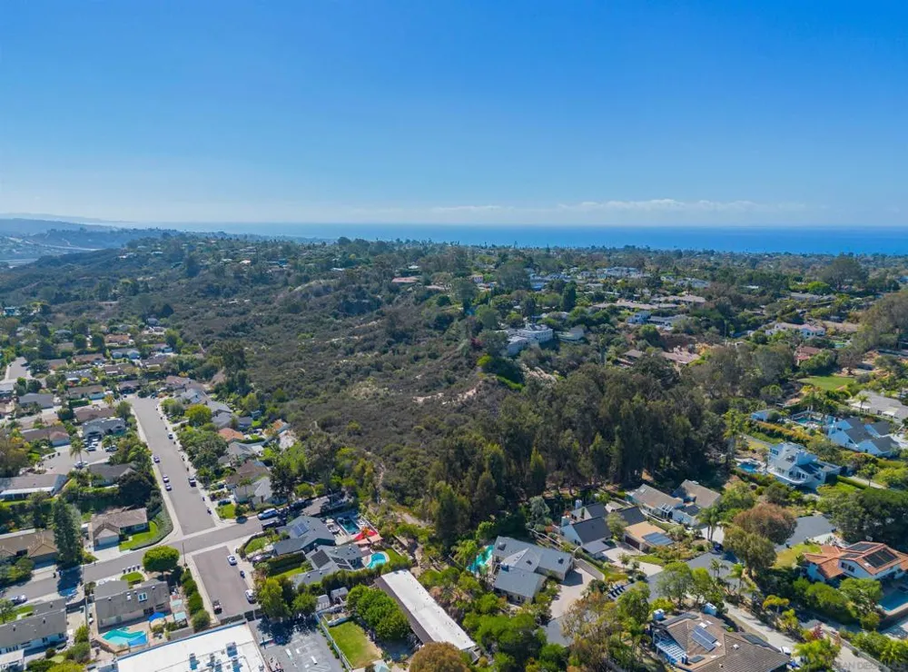 Crest Dr Encinitas, CA 92024
