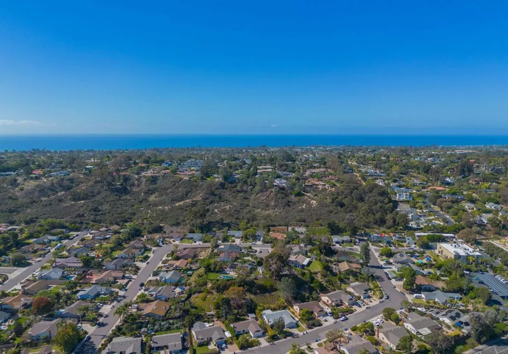 Crest Dr Encinitas, CA 92024