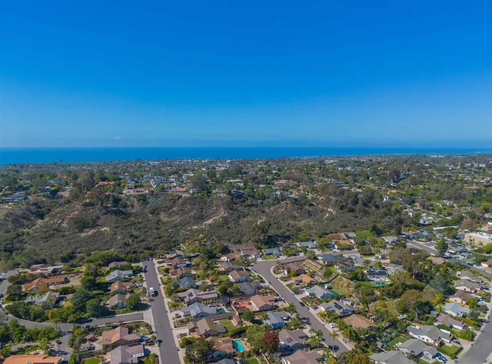 Crest Dr Encinitas, CA 92024
