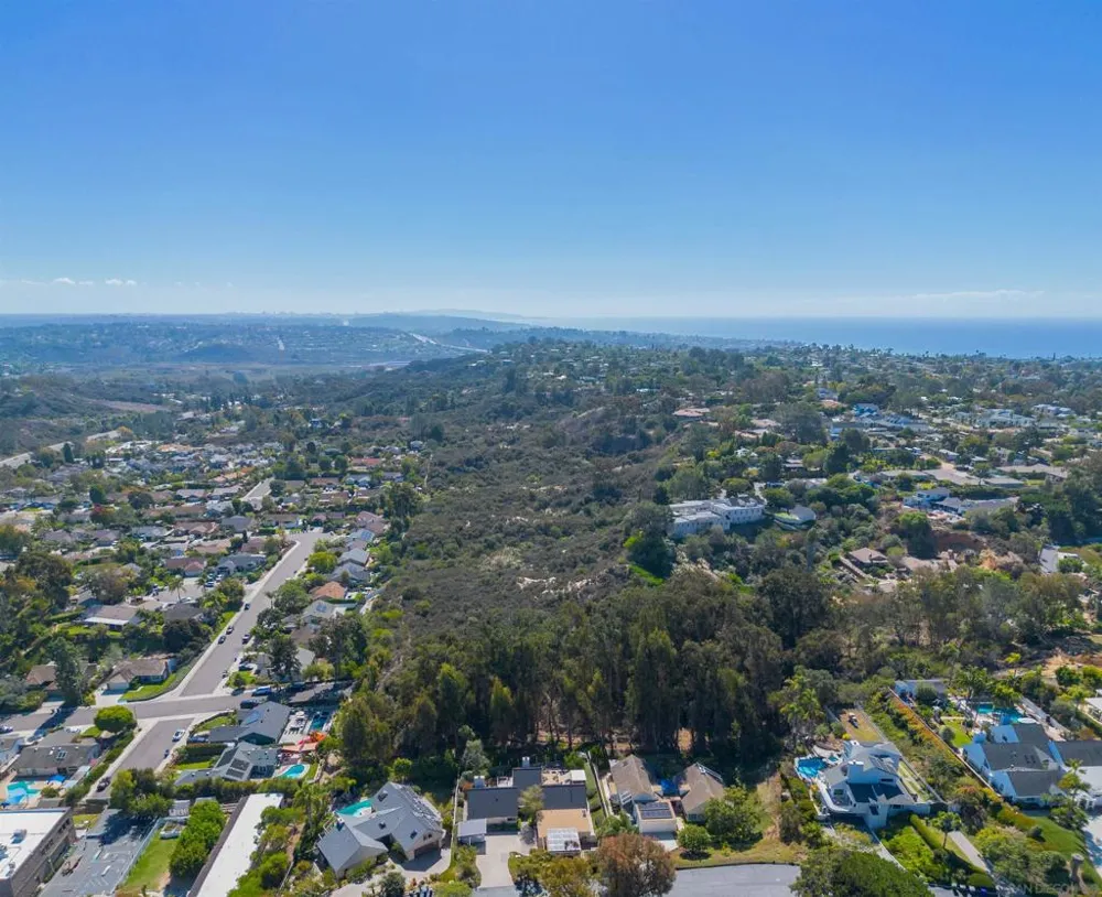 Crest Dr Encinitas, CA 92024