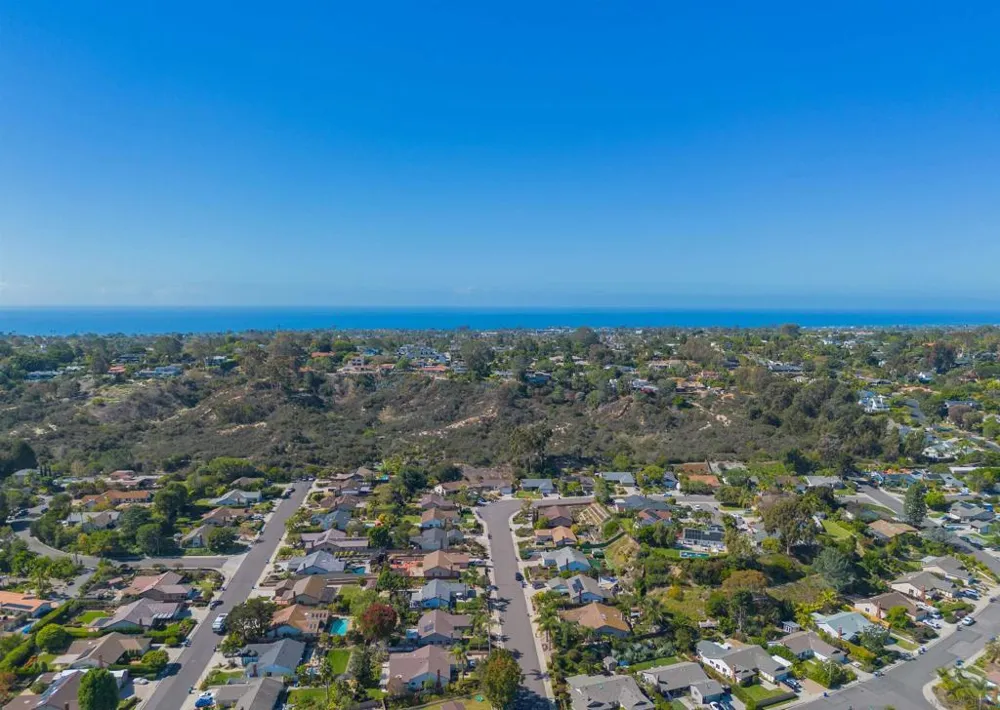 Crest Dr Encinitas, CA 92024