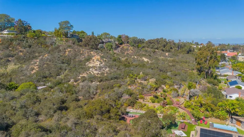 Crest Dr Encinitas, CA 92024