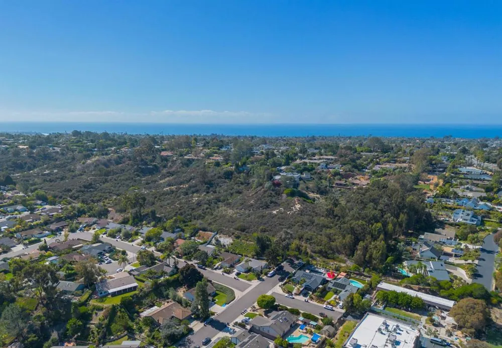 Crest Dr Encinitas, CA 92024