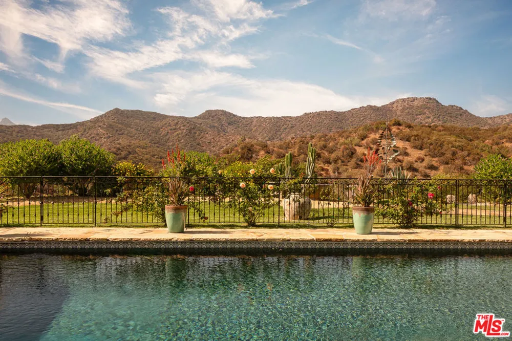 1101 Cold Canyon Road Calabasas, CA 91302