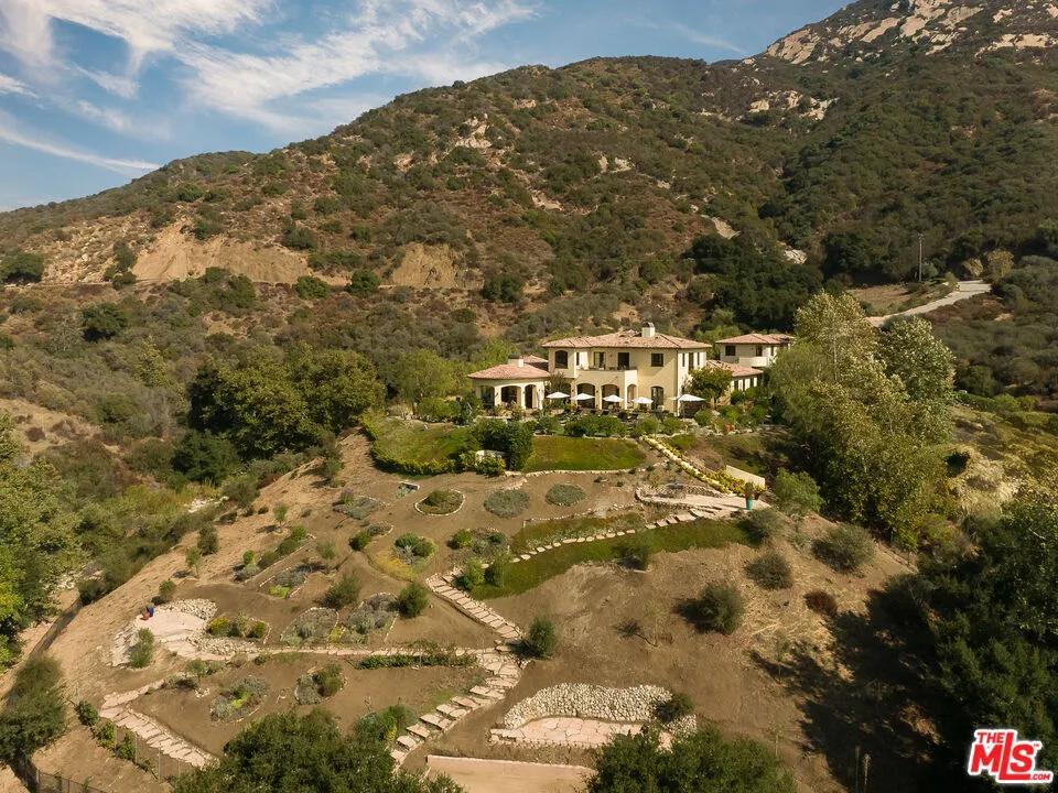 1101 Cold Canyon Road Calabasas, CA 91302