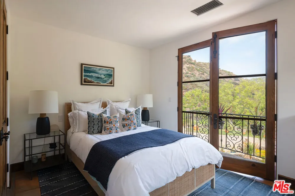 1101 Cold Canyon Road Calabasas, CA 91302