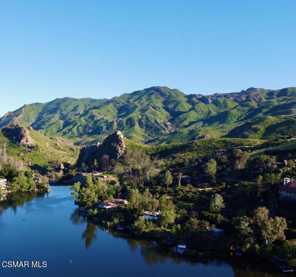 2374 Laguna Circle Road Agoura Hills, CA 91301