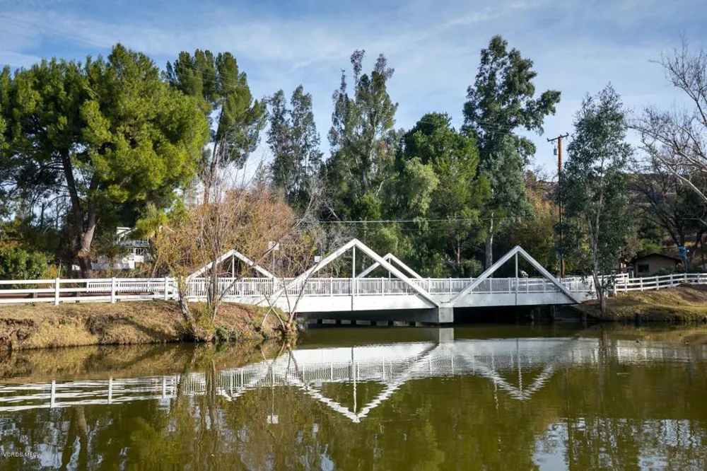 2374 Laguna Circle Road Agoura Hills, CA 91301