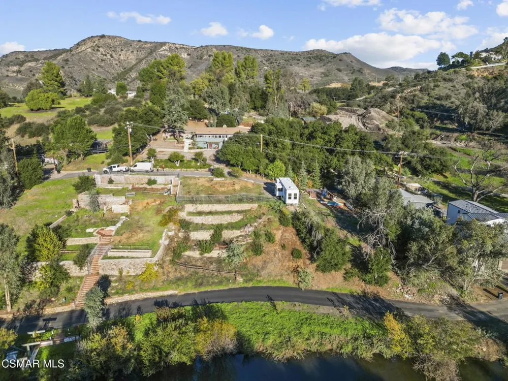 2374 Laguna Circle Road Agoura Hills, CA 91301