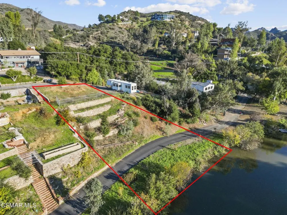 2374 Laguna Circle Road Agoura Hills, CA 91301
