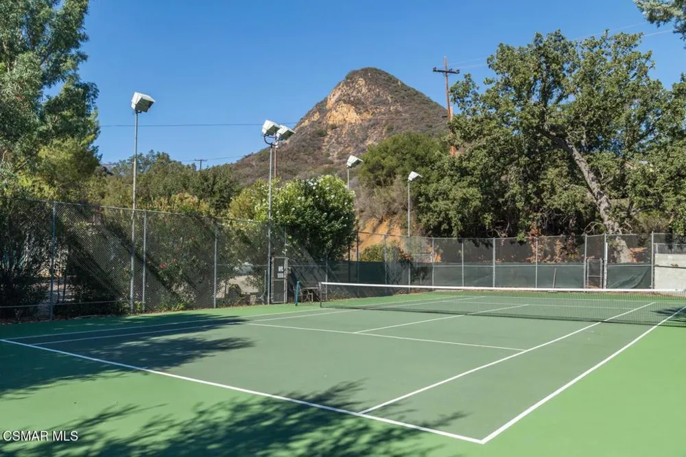 2374 Laguna Circle Road Agoura Hills, CA 91301