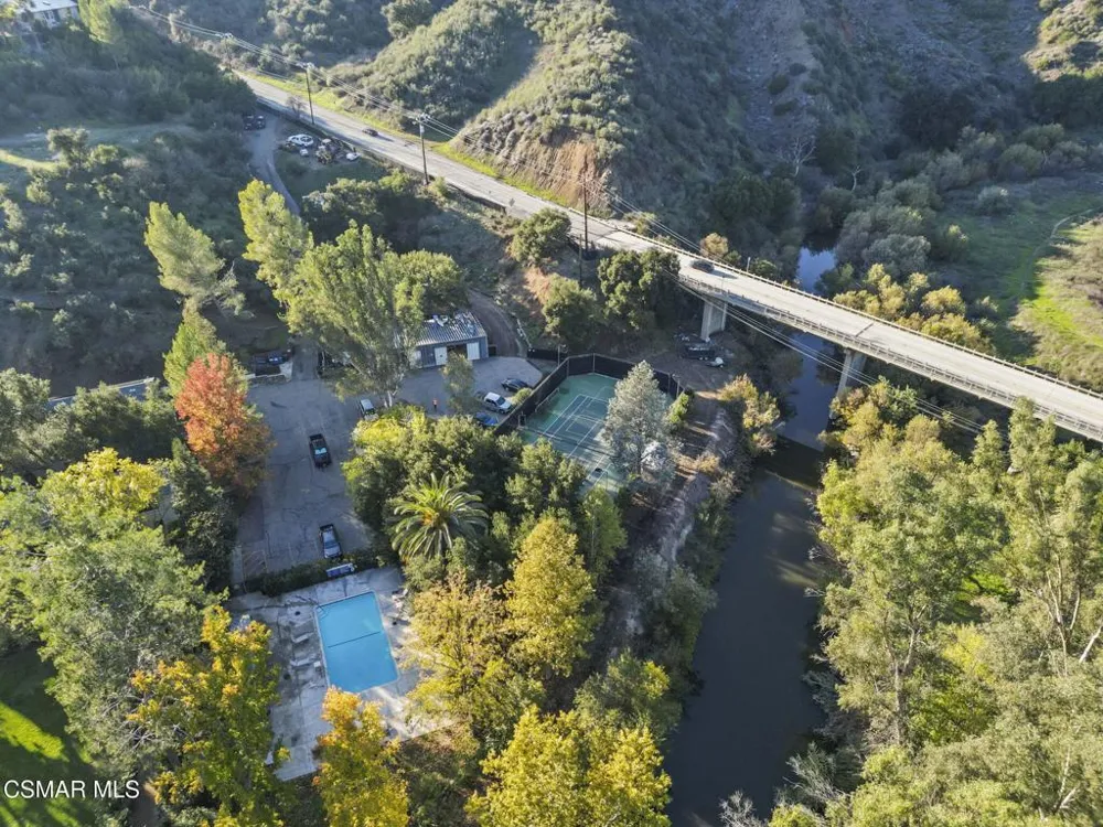 2374 Laguna Circle Road Agoura Hills, CA 91301