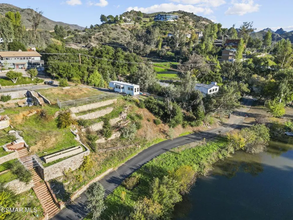 2374 Laguna Circle Road Agoura Hills, CA 91301