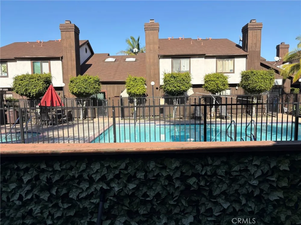 6100 Arbutus Avenue #42 Huntington Park, CA 90255