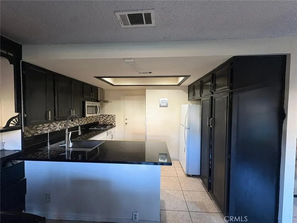 6100 Arbutus Avenue #42 Huntington Park, CA 90255